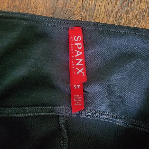 SPANX Faux Leather Leather-Like Vegan Leather Leggings, Small - Picture 7 of 8